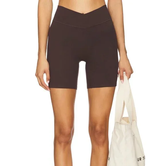 437 The V Short in Espresso Brown - Picture 2 of 7